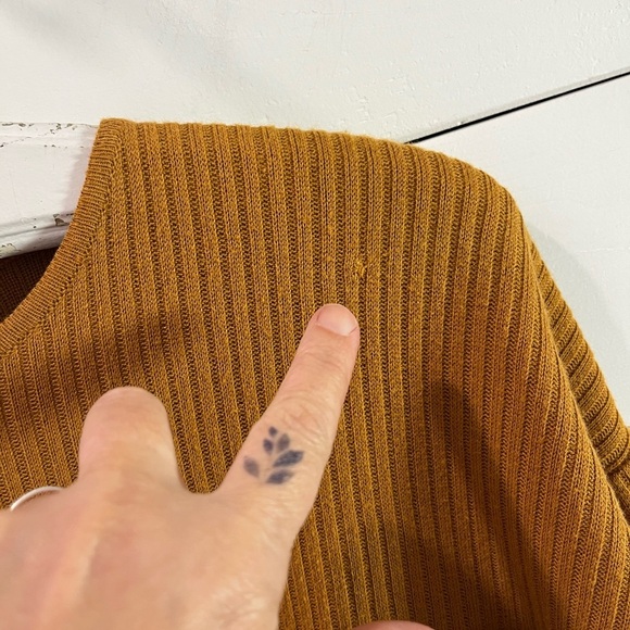 💛 LAURÈL – Bi-Material Mustard Top (Size 38) - Picture 6 of 13